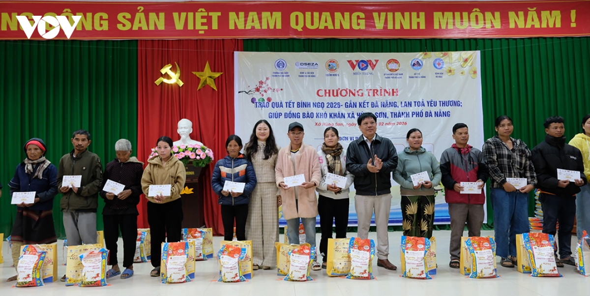 Am ap chuong trinh trao qua tet binh ngo 2026-gan ket Da nang, lan toa yeu thuong hinh anh 20