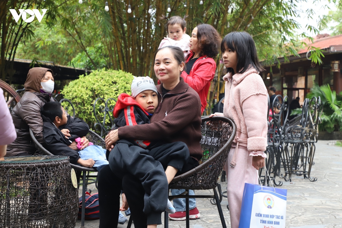  xuan am ap - tet se chia voi tre bai nao o ninh binh hinh anh 16