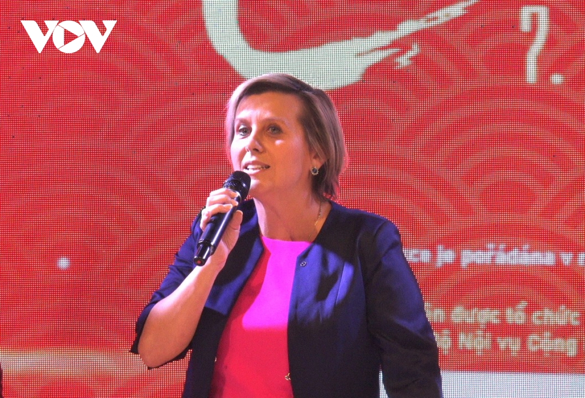 tet viet nam va le hoi masopust sec gan ket cong dong nguoi viet tai praha hinh anh 4