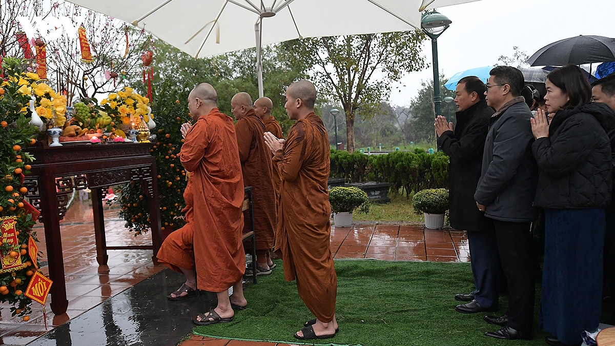 dung cay neu, goi banh chung va trao qua tet tai lang van hoa - du lich hinh anh 5