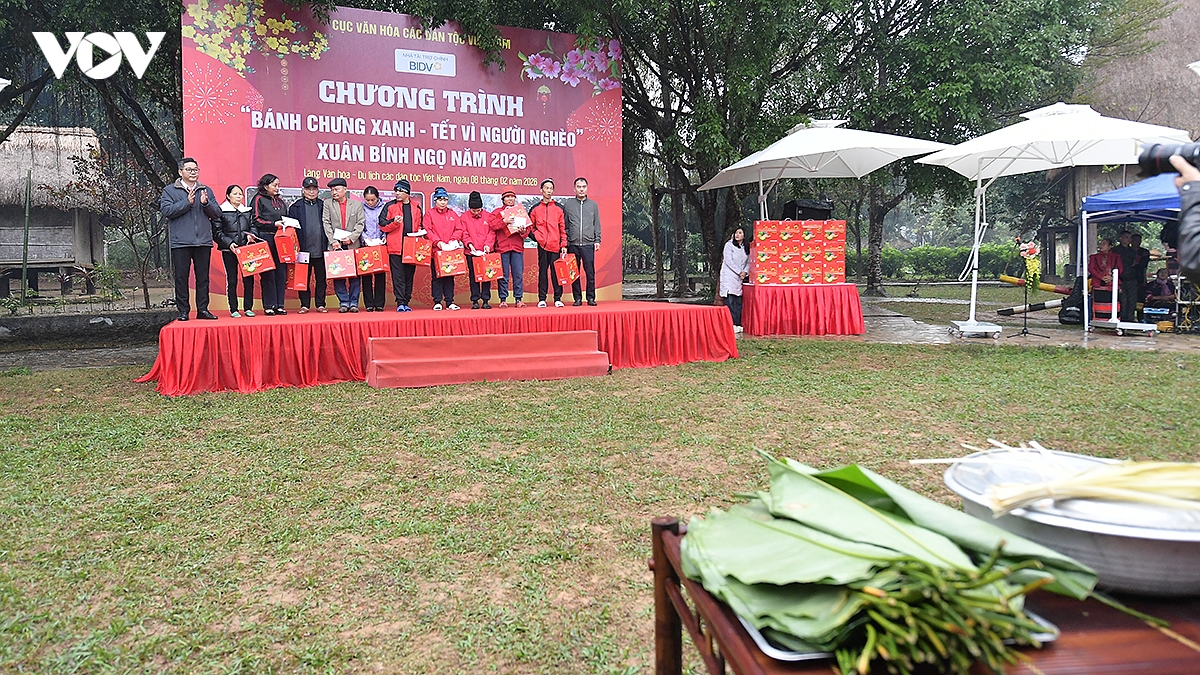dung cay neu, goi banh chung va trao qua tet tai lang van hoa - du lich hinh anh 4