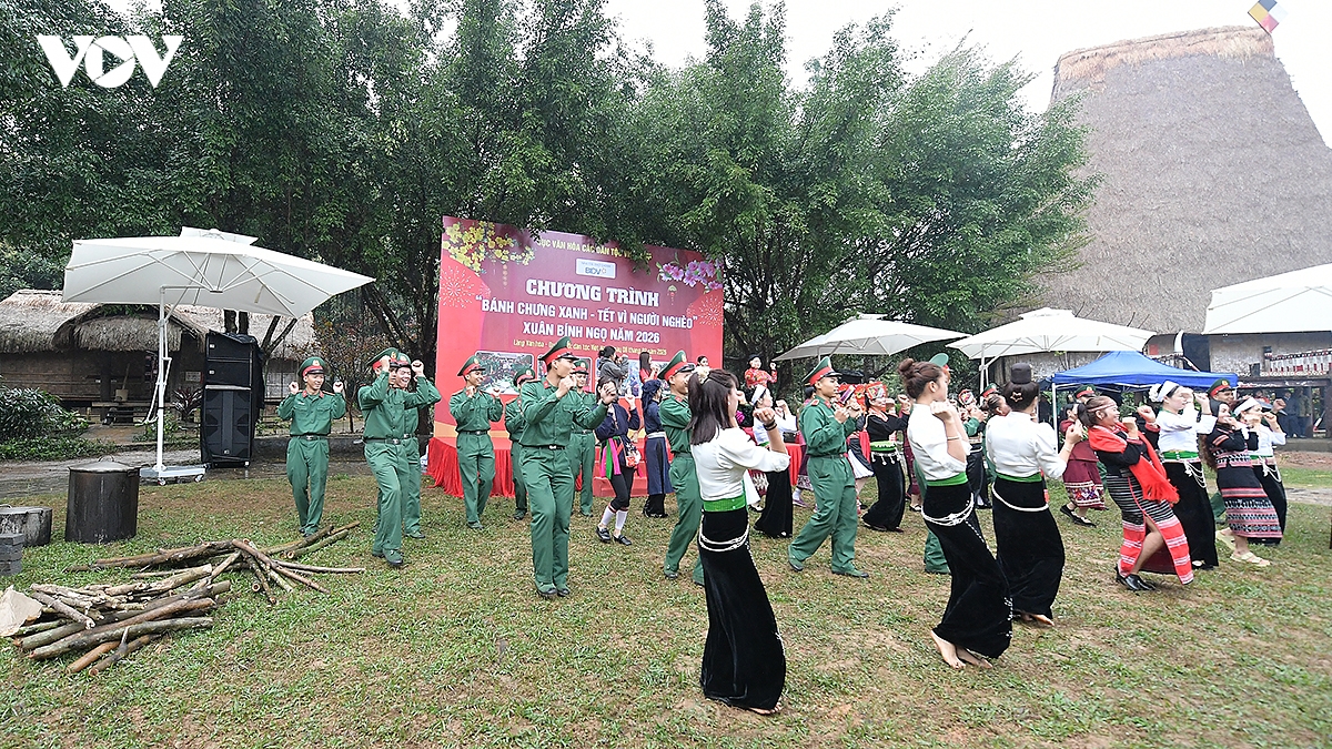 dung cay neu, goi banh chung va trao qua tet tai lang van hoa - du lich hinh anh 11