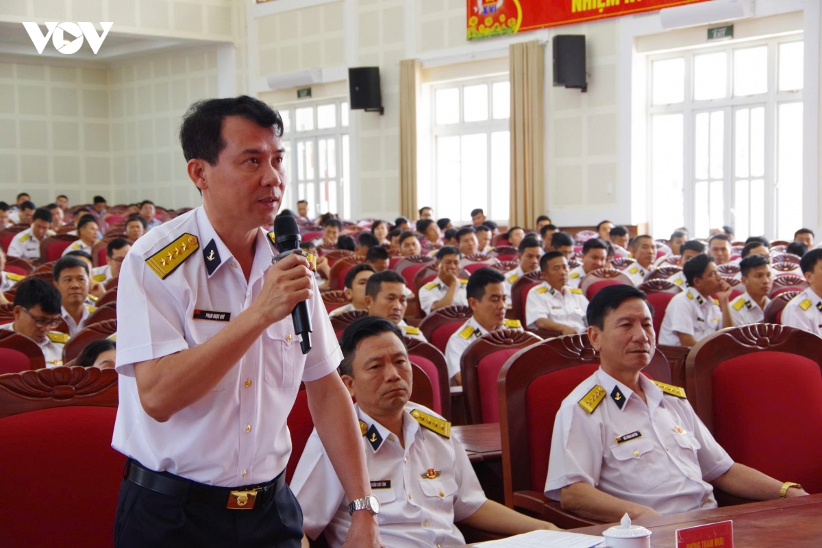san sang bau cu som cho nha gian dk1 va tau lam nhiem vu tren bien hinh anh 2