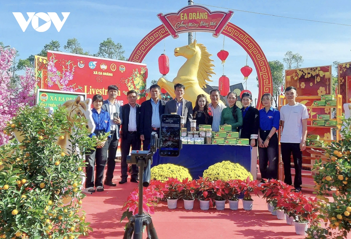 Hội Nông dân livestream kết nối thị trường Tết cho nông sản địa phương