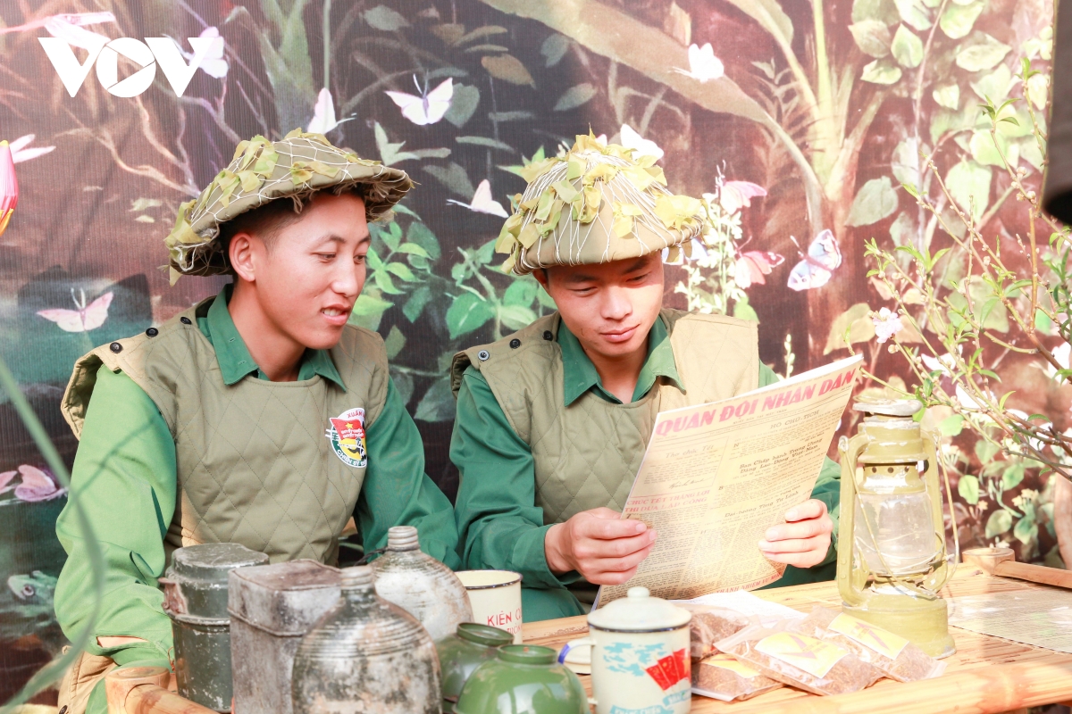 Du khách hào hứng trải nghiệm không gian “Tết chiến sĩ Điện Biên - Xuân 1954”