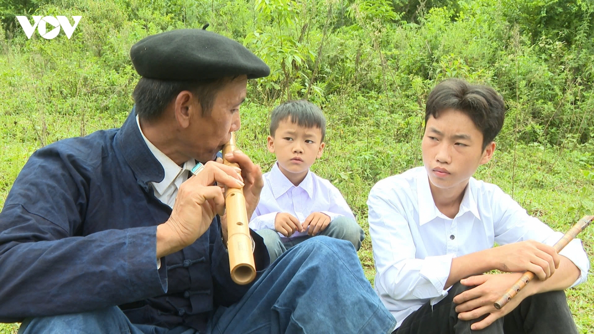 tieng khen mong tren dinh phieng Den hinh anh 5
