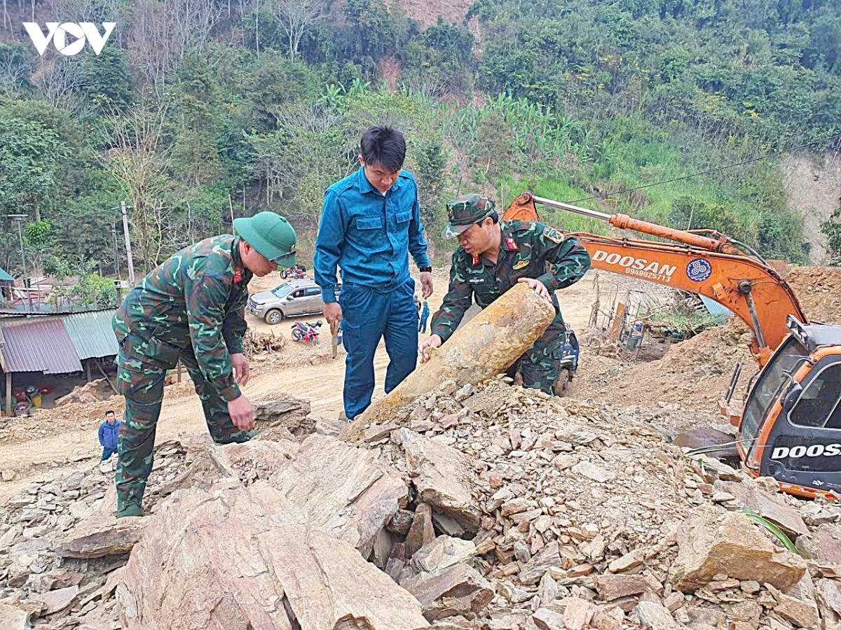 Hủy nổ quả bom 250kg còn sót lại sau chiến tranh tại Nghệ An