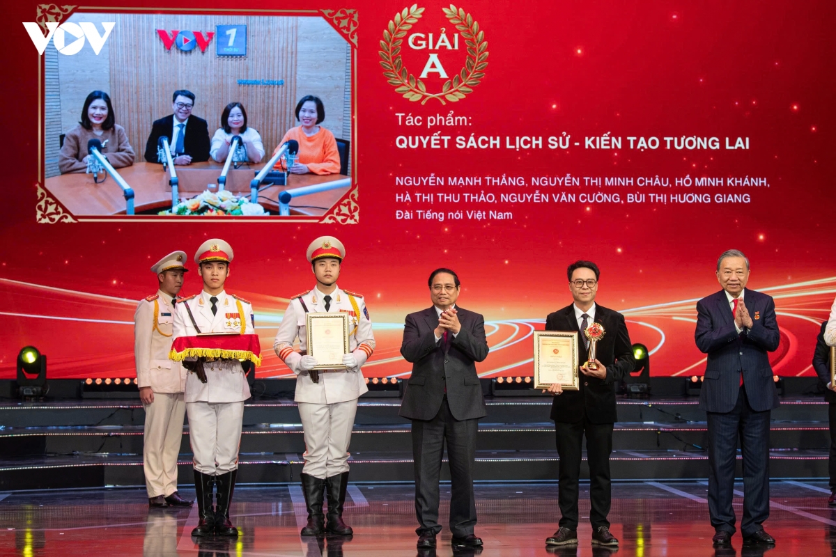 toan canh le tuyen duong bi thu chi bo xuat sac va trao giai bua liem vang hinh anh 8