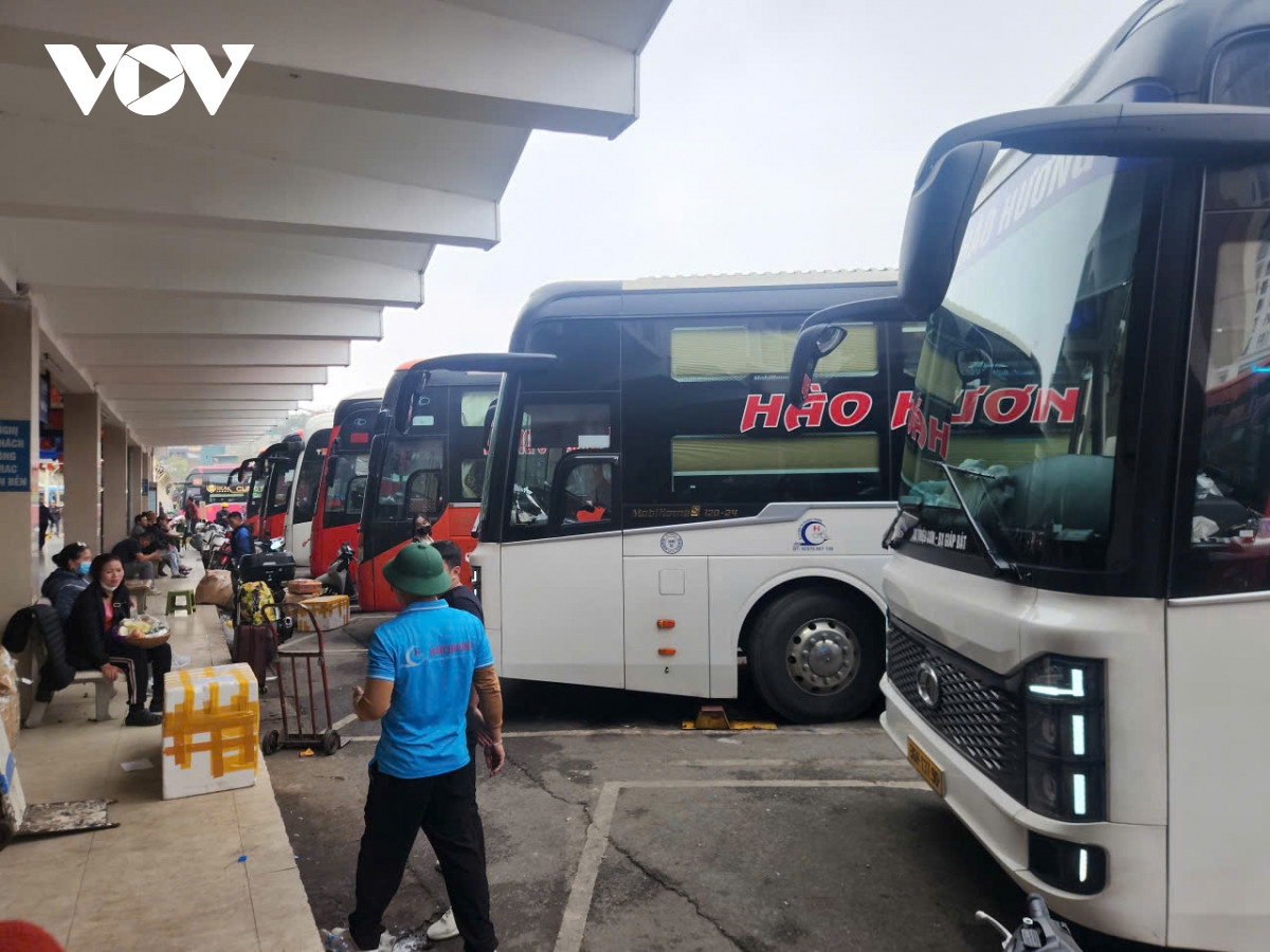 Lãnh đạo Bộ Xây dựng kiểm tra công tác phục vụ Tết tại các bến xe Hà Nội