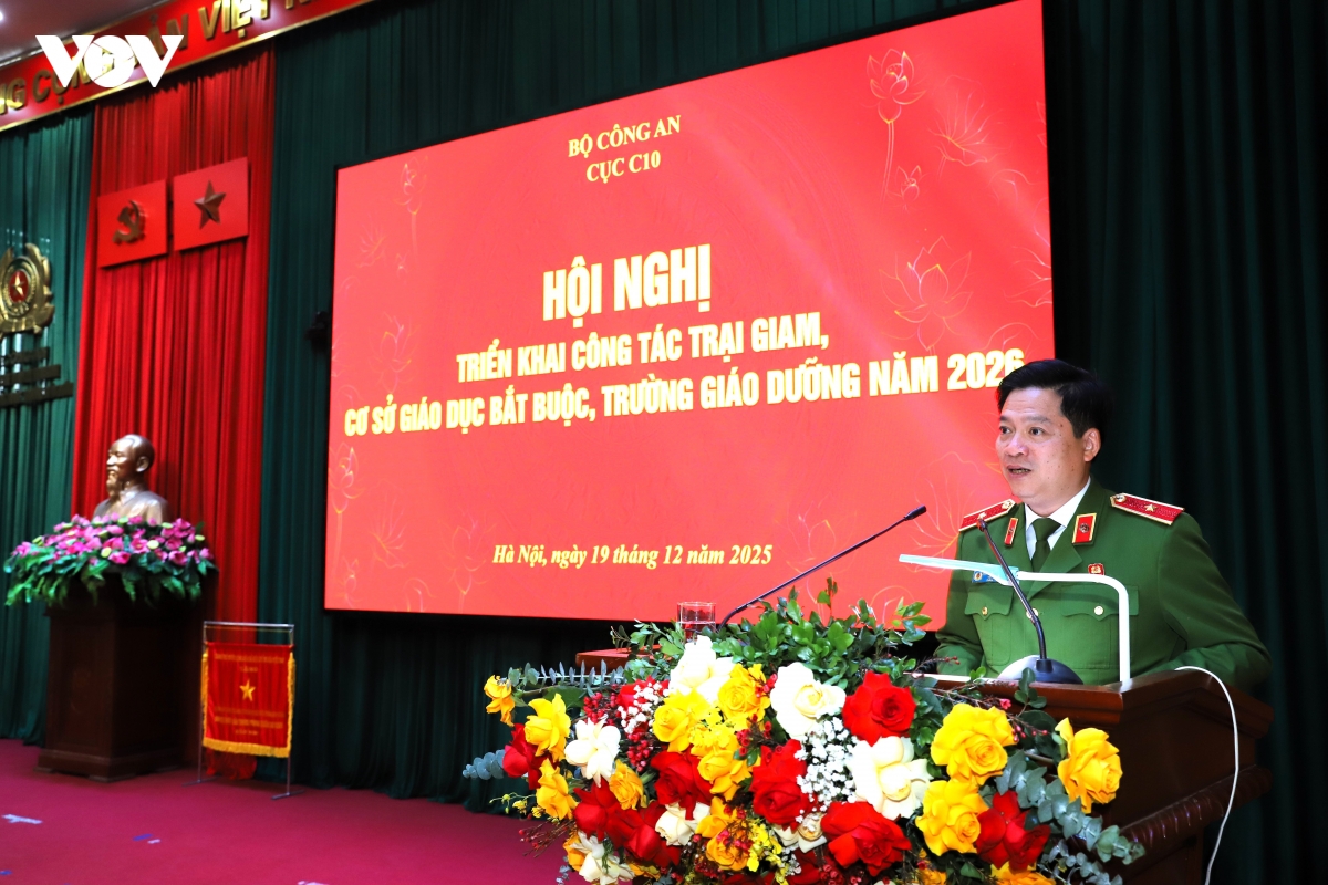 tet am trong trai giam thap sang niem tin hoan luong hinh anh 1