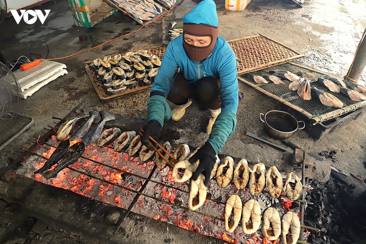 lang nuong ca xu nghe tat bat ngay ap tet hinh anh 4