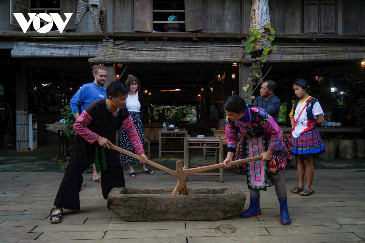 Nghỉ homestay, trải nghiệm văn hóa Mông trên đường xuân Tây Bắc