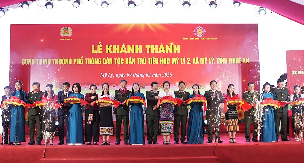 khanh thanh truong pho thong dan toc ban tru tieu hoc my ly 2 tai nghe an hinh anh 1