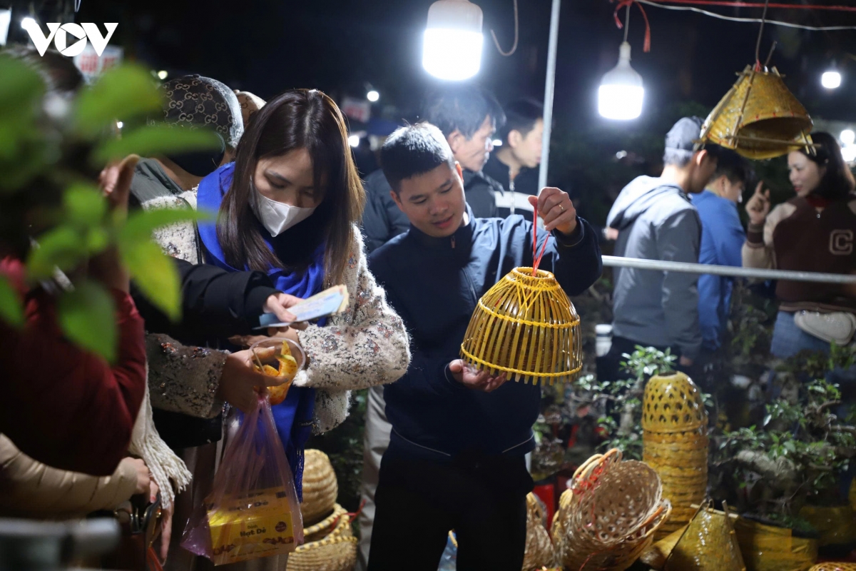 tet phu day - sac xuan trong tin nguong tho mau hinh anh 3