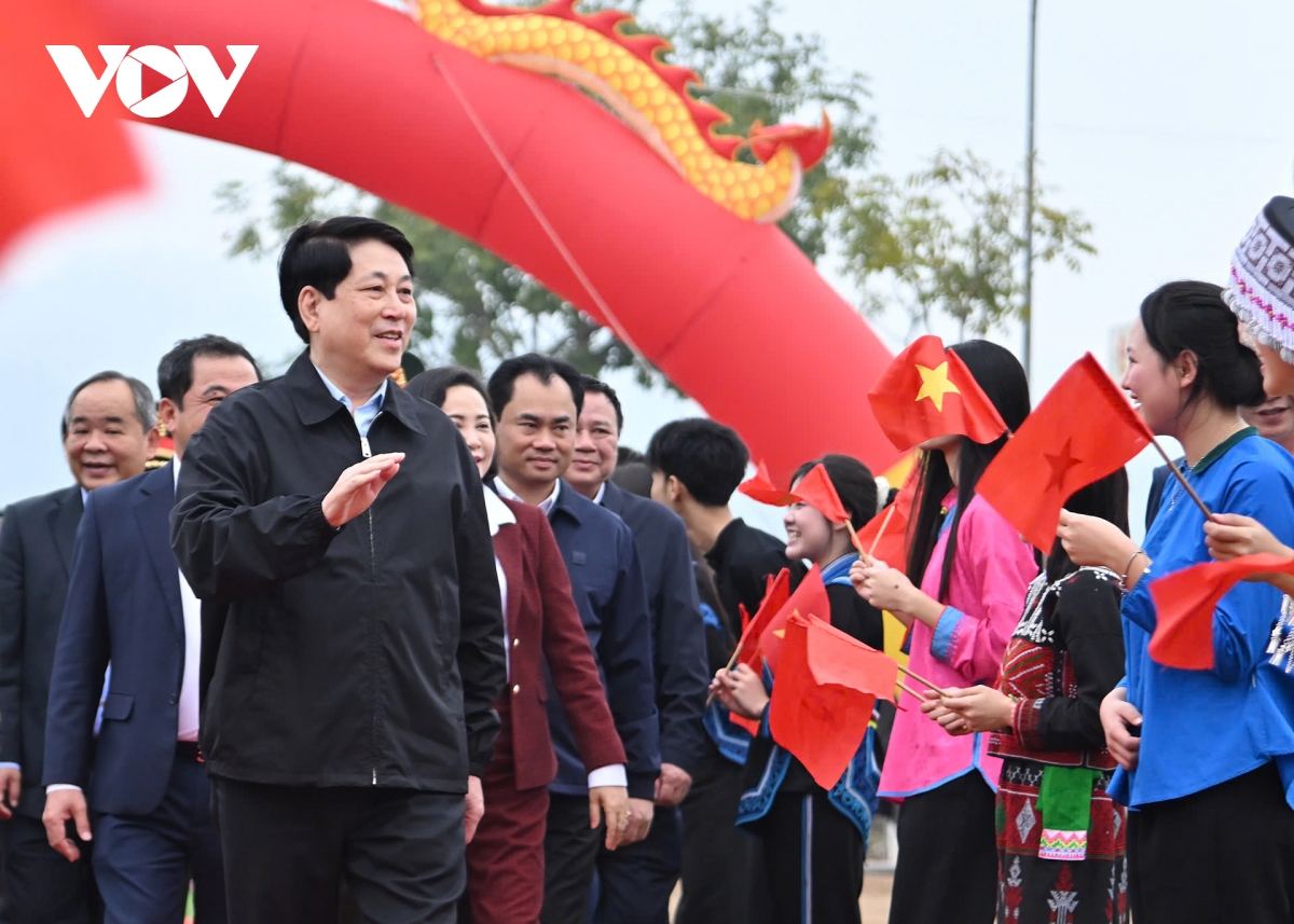 chu tich nuoc luong cuong du le phat dong tet trong cay doi doi nho on bac ho hinh anh 3