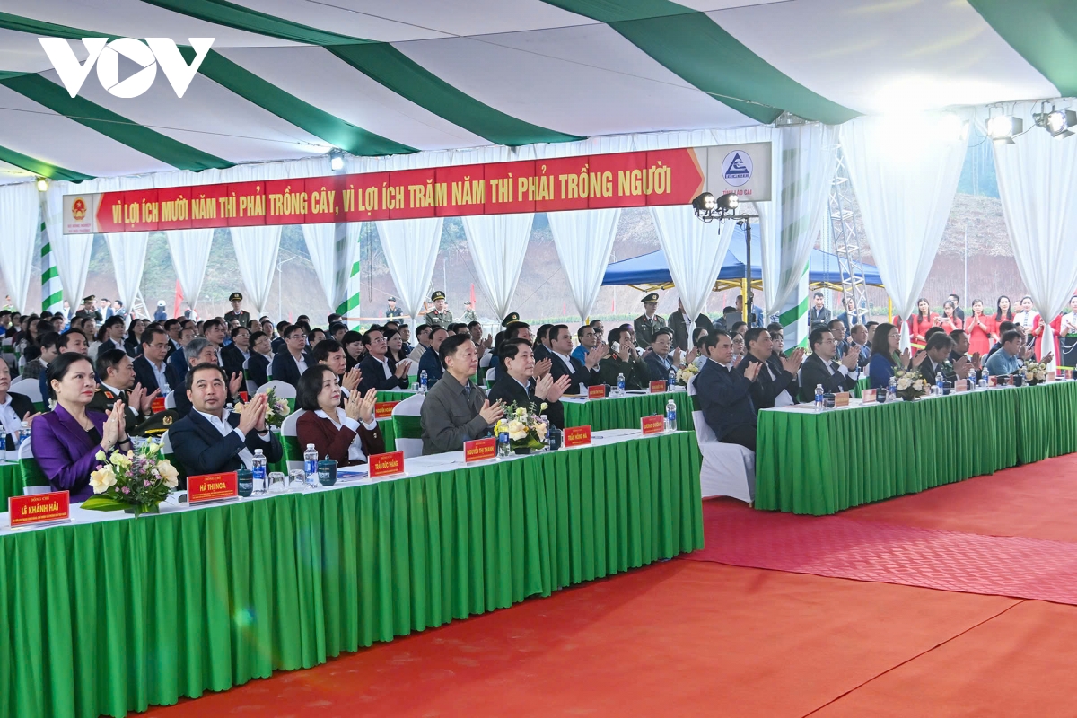 chu tich nuoc luong cuong du le phat dong tet trong cay doi doi nho on bac ho hinh anh 4