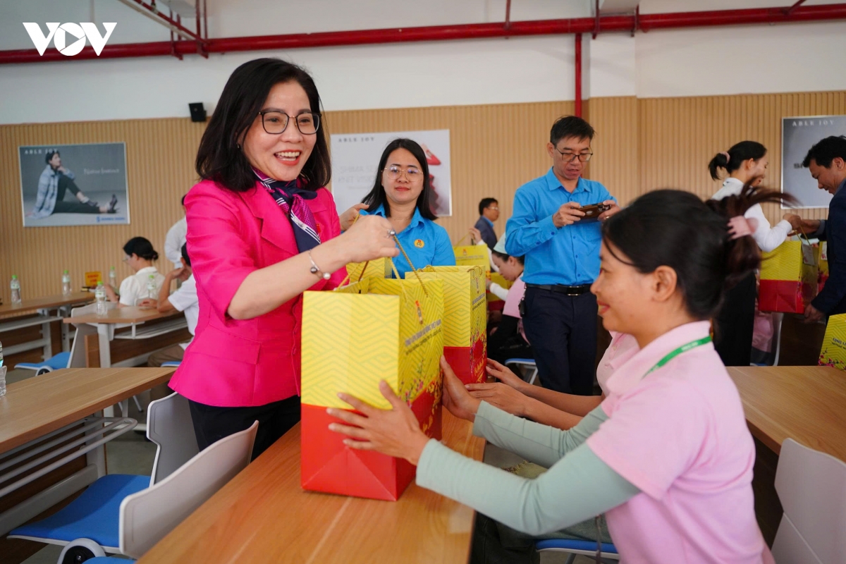 Dak lak cham lo de nguoi dan don tet binh ngo 2026 am ap, du day hinh anh 2
