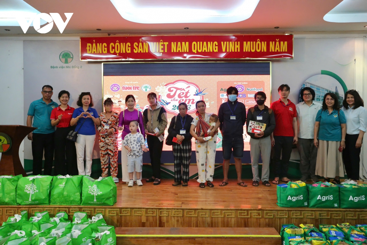 Sẻ chia để người bệnh vơi nỗi lo ngày cận Tết