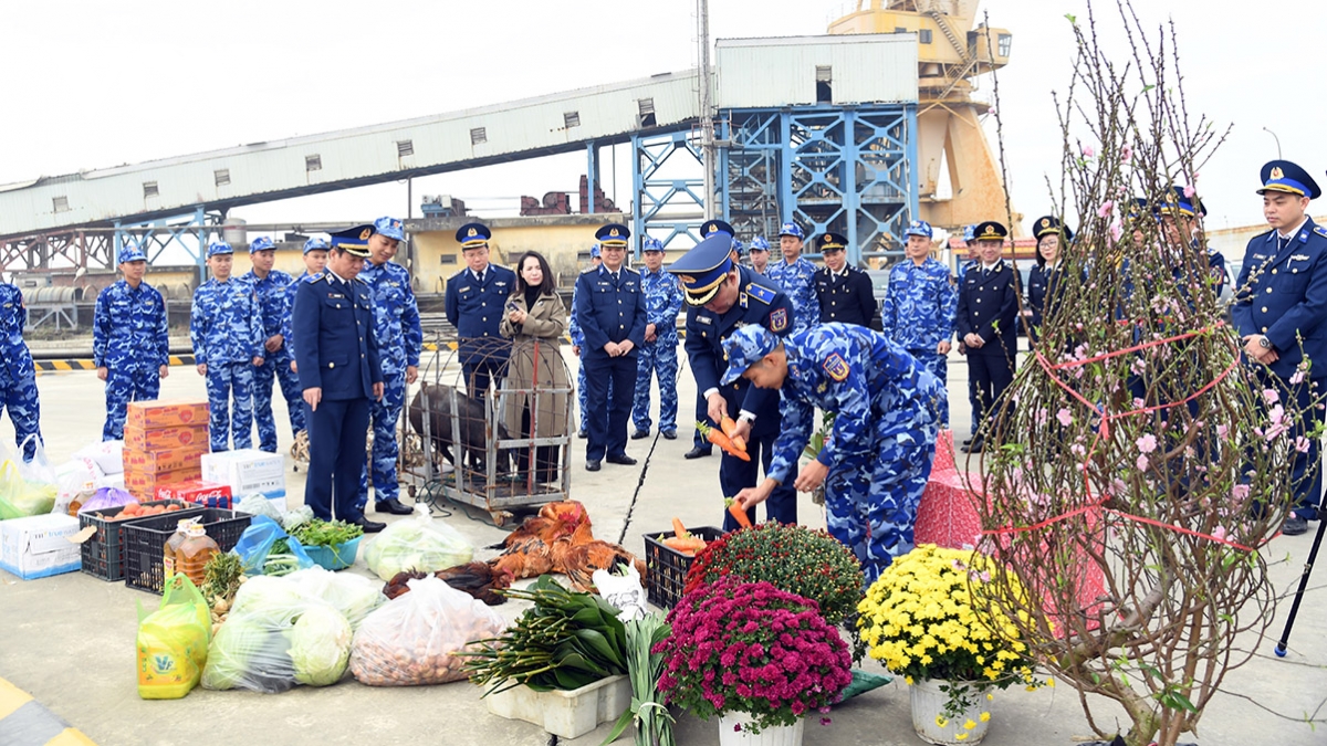 coast guard vessels set sail to safeguard seas during lunar new year picture 1