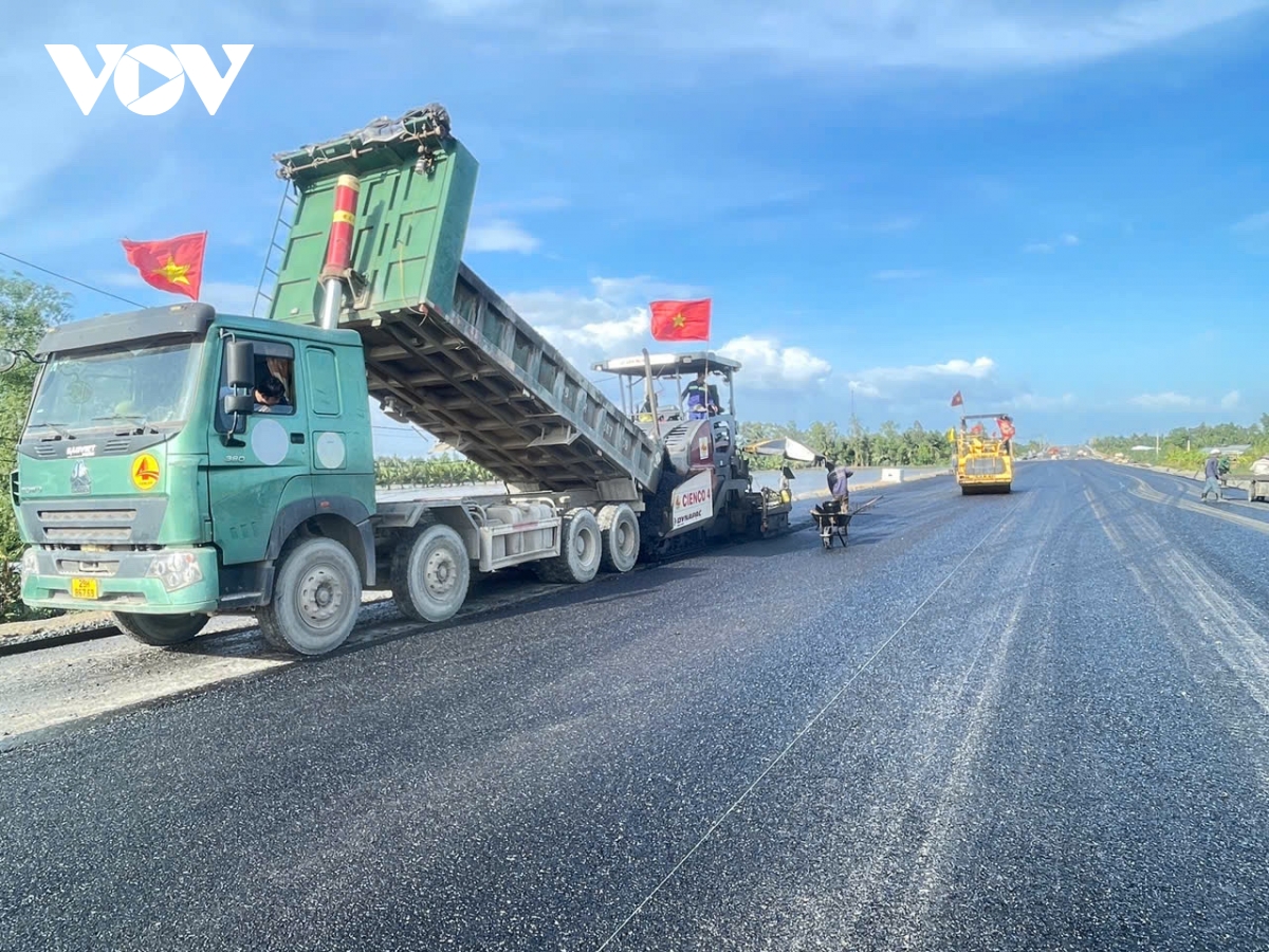 kiem soat gia vat lieu xay dung khong de gam hang, thoi gia lam cham du an hinh anh 2