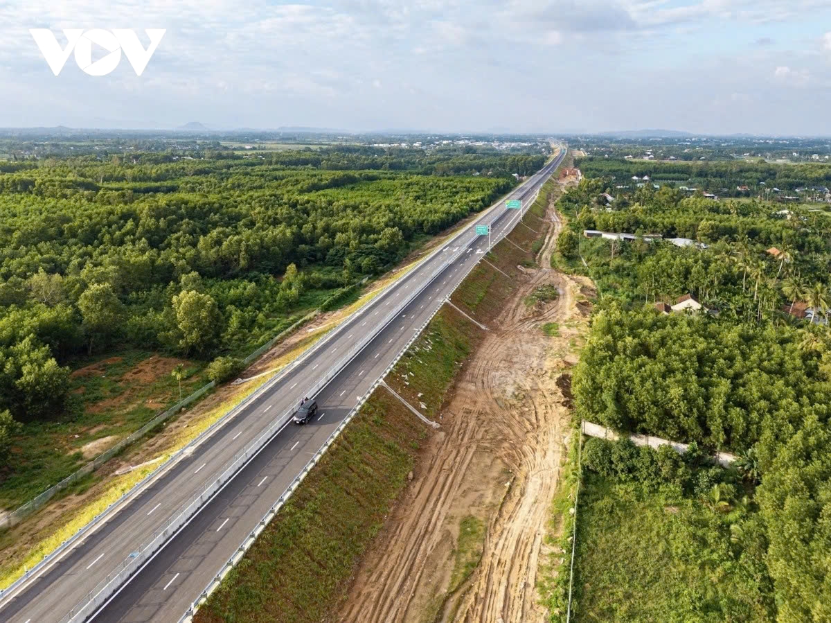 vi sao nhieu doan cao toc bac - nam qua mien trung lien tuc loi hen thong xe hinh anh 3