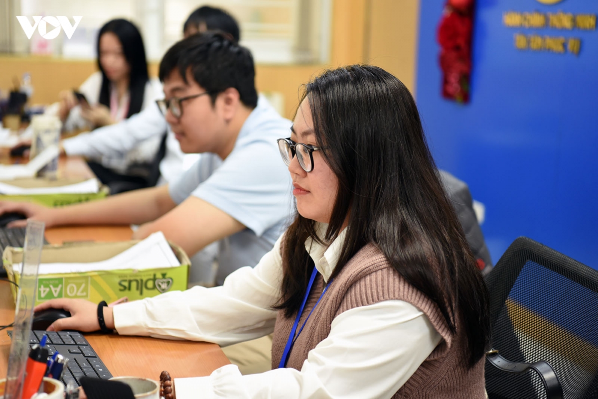 cac co quan cong so ha noi nghiem tuc lam viec ngay dau nam moi hinh anh 8