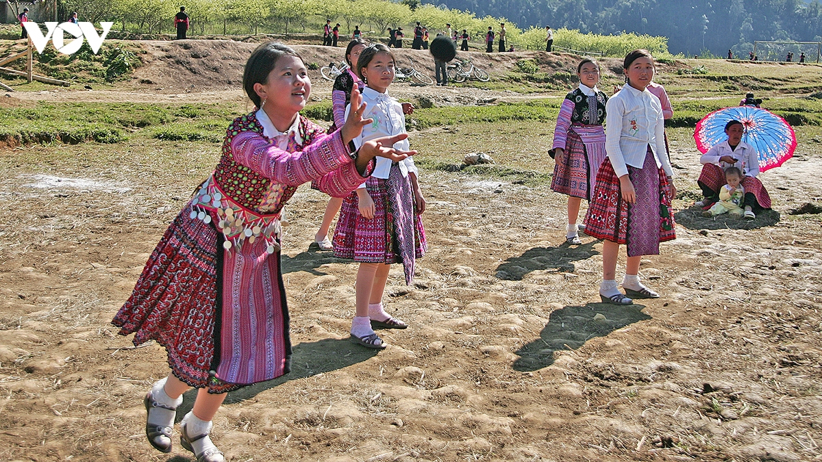 tro choi dan gian doc dao cua cac dan toc vung cao tay bac hinh anh 4