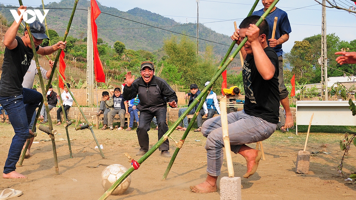 tro choi dan gian doc dao cua cac dan toc vung cao tay bac hinh anh 8