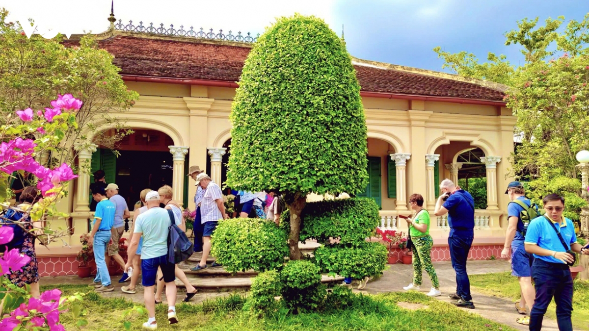 luong khach du lich den Dong thap tang cao dip tet binh ngo hinh anh 2