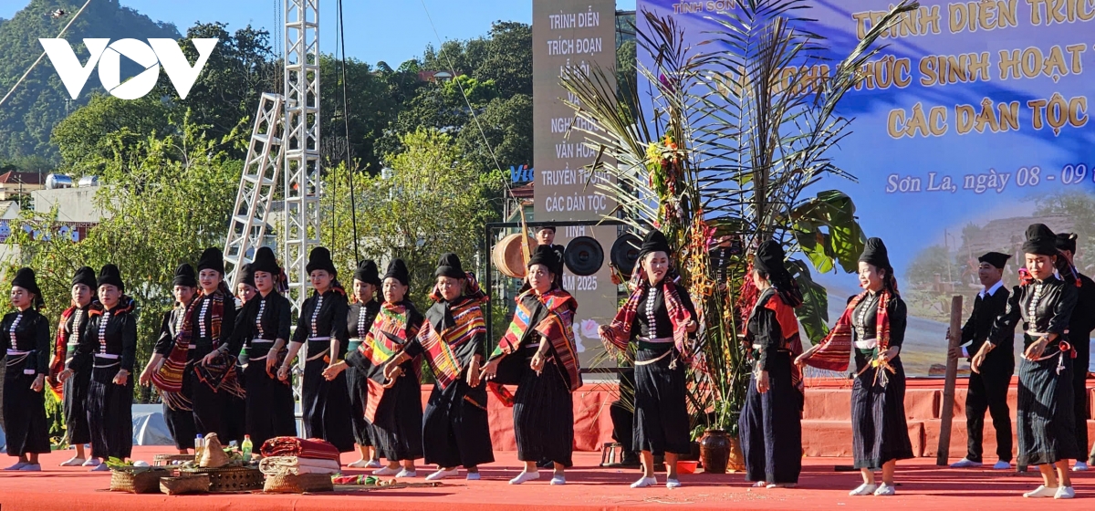 Ngày Tết về Châu Yên vui hội "Xên lảu nó" của người Thái