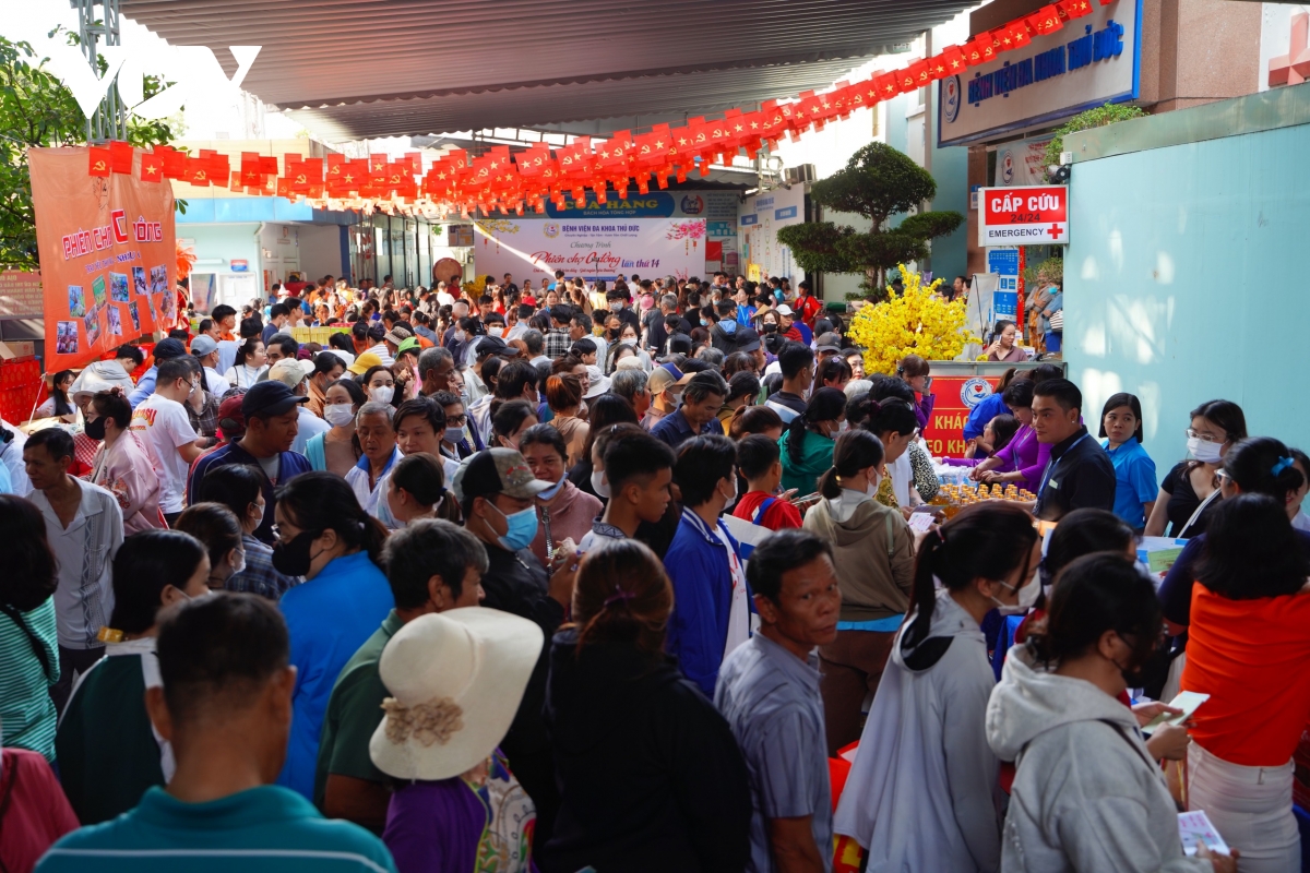 "Phiên chợ 0 đồng" và nhiều chương trình chăm lo Tết cho bệnh nhân khó khăn