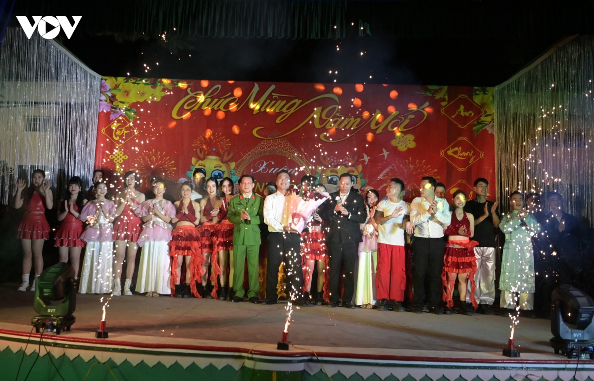Dem dien danh cho nhung khan gia dac biet o trai giam xuan nguyen hinh anh 15