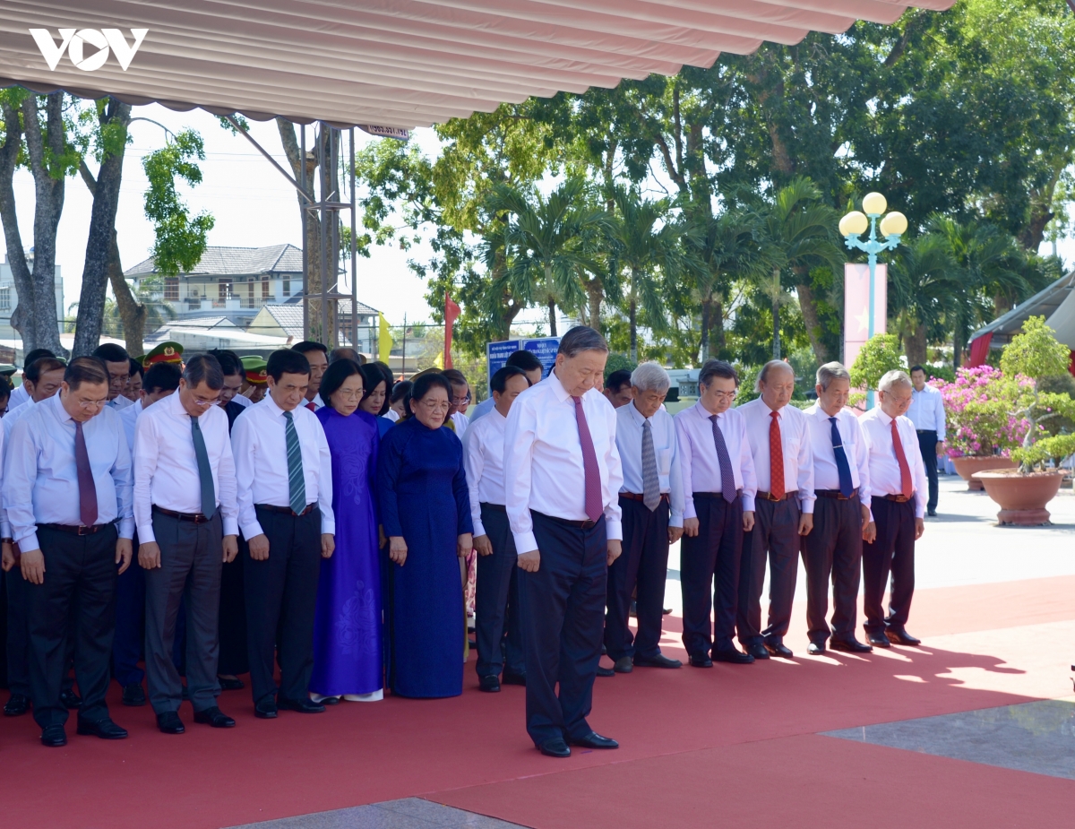 tong bi thu to lam tham va chuc tet tai tay ninh hinh anh 4