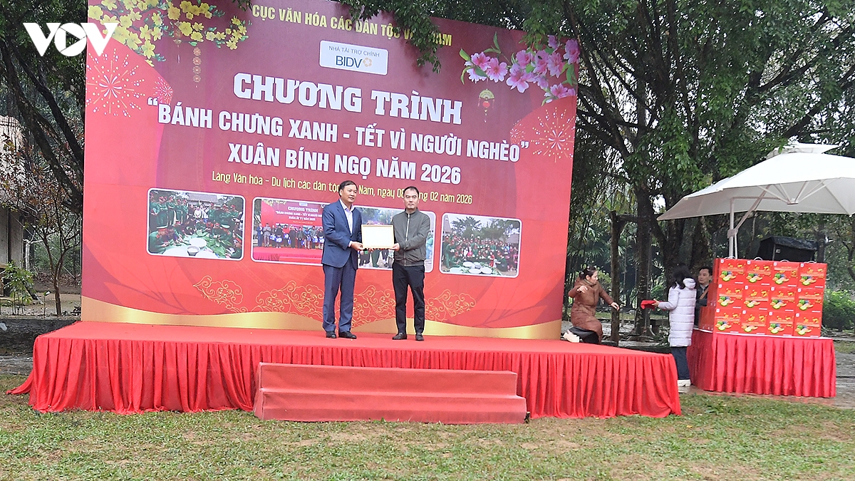 dung cay neu, goi banh chung va trao qua tet tai lang van hoa - du lich hinh anh 3