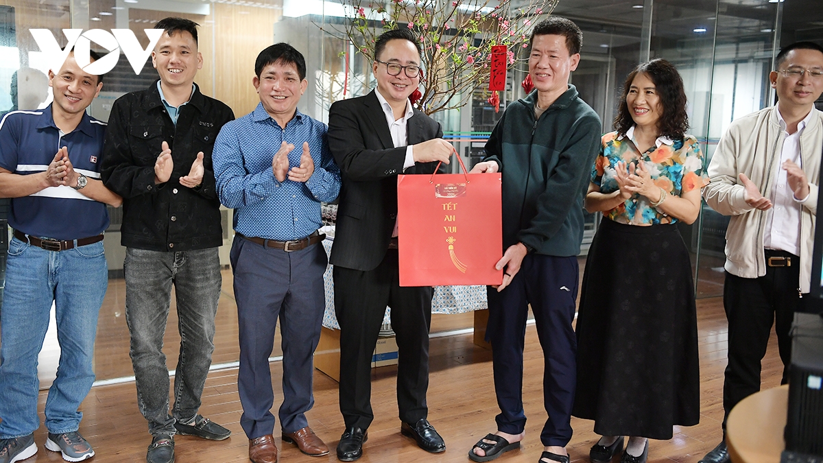 pho tgD vov pham manh hung tham, dong vien cac don vi truc san xuat chuong trinh tet hinh anh 7