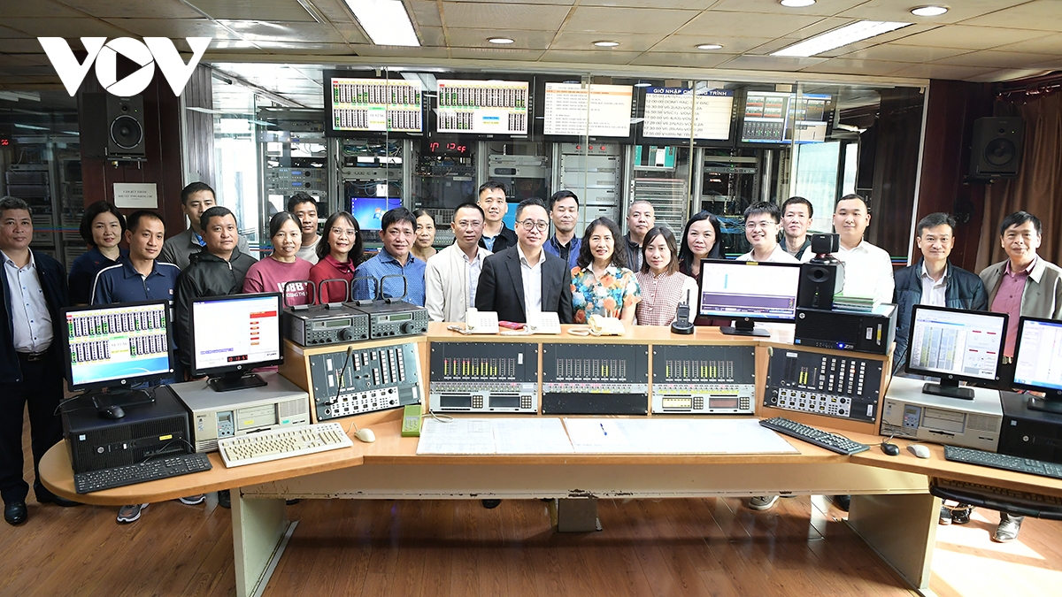 pho tgD vov pham manh hung tham, dong vien cac don vi truc san xuat chuong trinh tet hinh anh 8