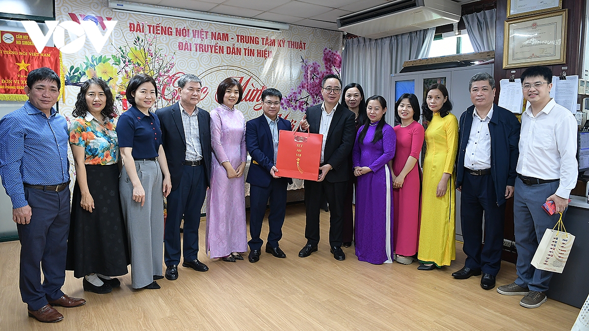 pho tgD vov pham manh hung tham, dong vien cac don vi truc san xuat chuong trinh tet hinh anh 9