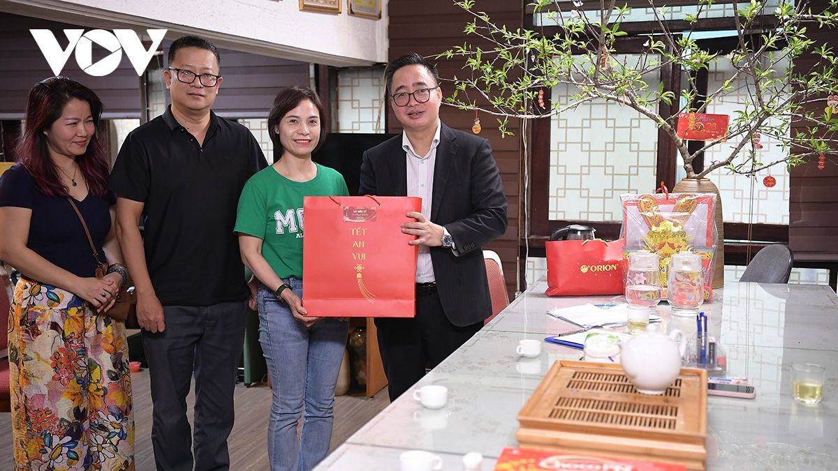 pho tgD vov pham manh hung tham, dong vien cac don vi truc san xuat chuong trinh tet hinh anh 13