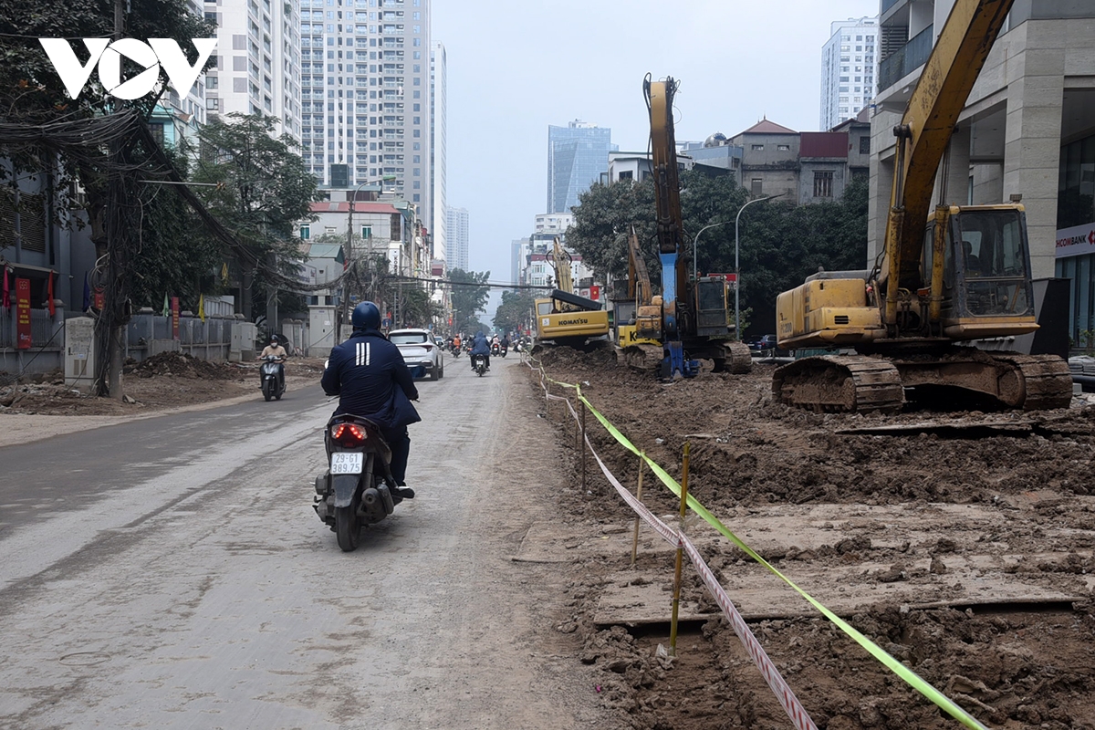 Người dân ngao ngán khi đón Tết gần những công trình dang dở, nhếch nhác