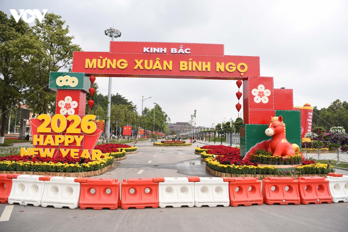 Duong hoa xuan kinh bac, bac ninh thu hut khach dip tet binh ngo 2026 hinh anh 2