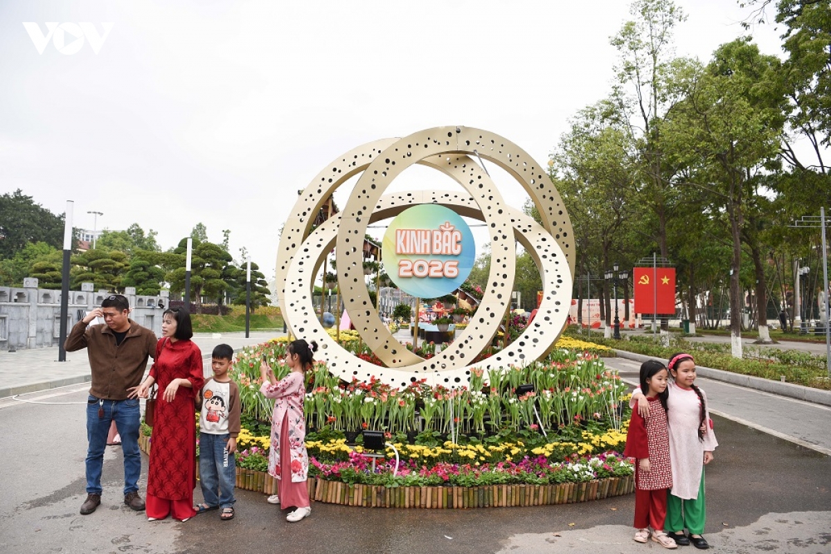 Duong hoa xuan kinh bac, bac ninh thu hut khach dip tet binh ngo 2026 hinh anh 8