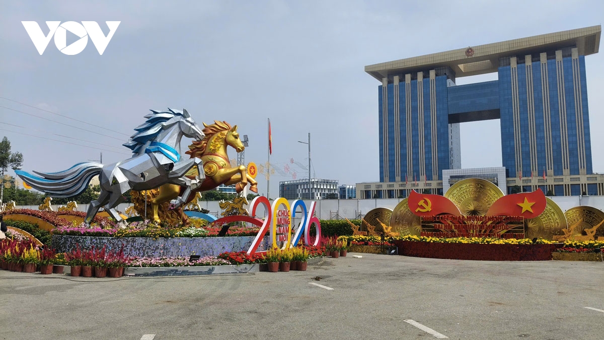 Linh vật tại đường hoa thành phố mới Bình Dương lộ diện