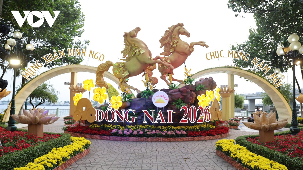 Linh vật ngựa trên "Đường hoa xuân Bính Ngọ" trở thành tâm điểm chú ý ở Đồng Nai