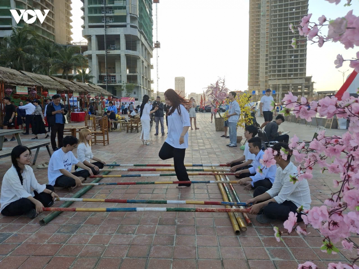 tai hien khong gian tet xua tai cong vien bien Dong Da nang hinh anh 1