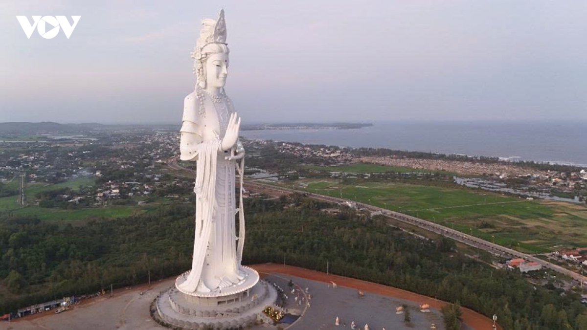 chiem bai tuong phat cao 125m tai chua minh Duc, quang ngai hinh anh 11