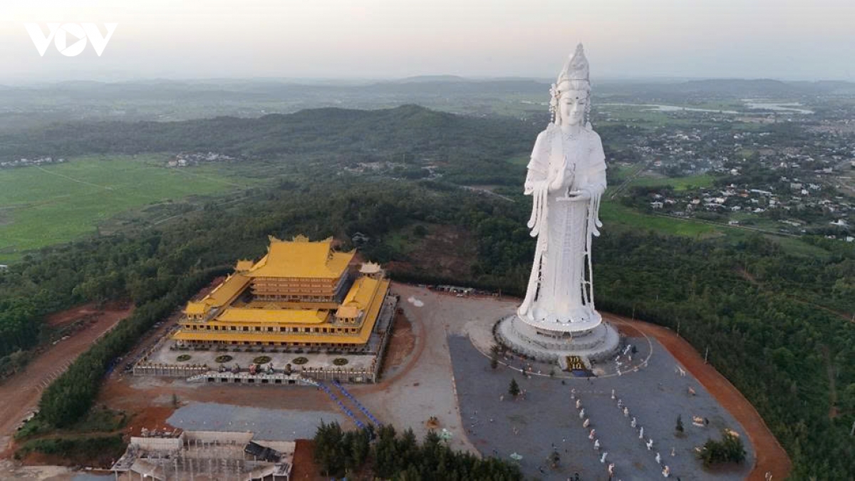chiem bai tuong phat cao 125m tai chua minh Duc, quang ngai hinh anh 1