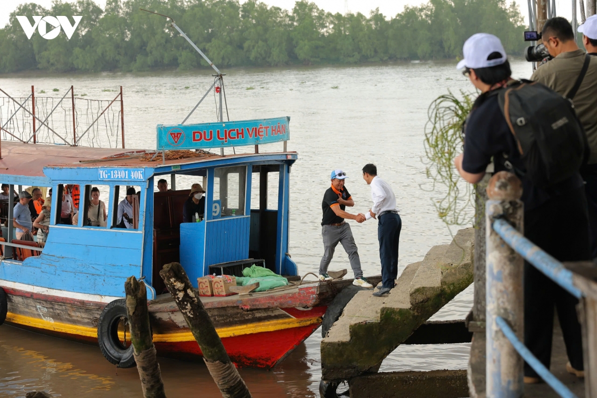 du khach nuoc ngoai thich thu khi trai nghiem an tet mien tay hinh anh 1