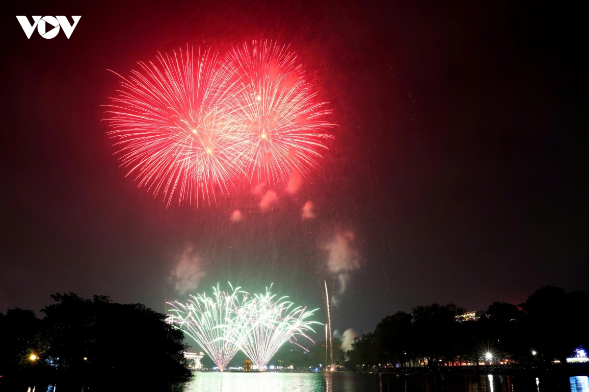 ha noi ruc ro phao hoa mung nam moi binh ngo 2026 hinh anh 1