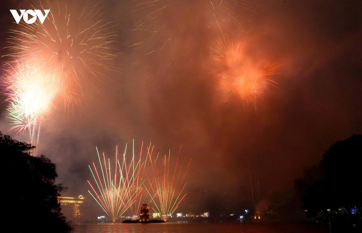 ha noi ruc ro phao hoa mung nam moi binh ngo 2026 hinh anh 4