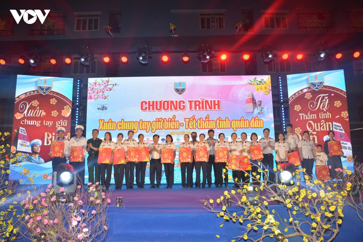 hai quan to chuc chuoi hoat dong xuan chung tay giu bien, tet tham tinh quan dan hinh anh 2